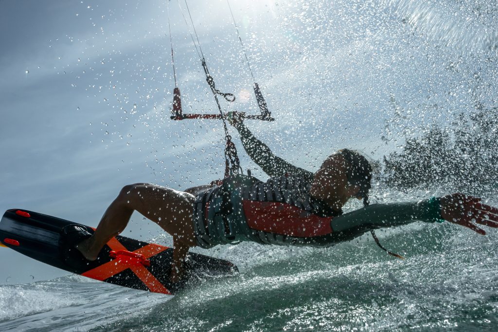 Deportes acuáticos en las olas de Tarifa